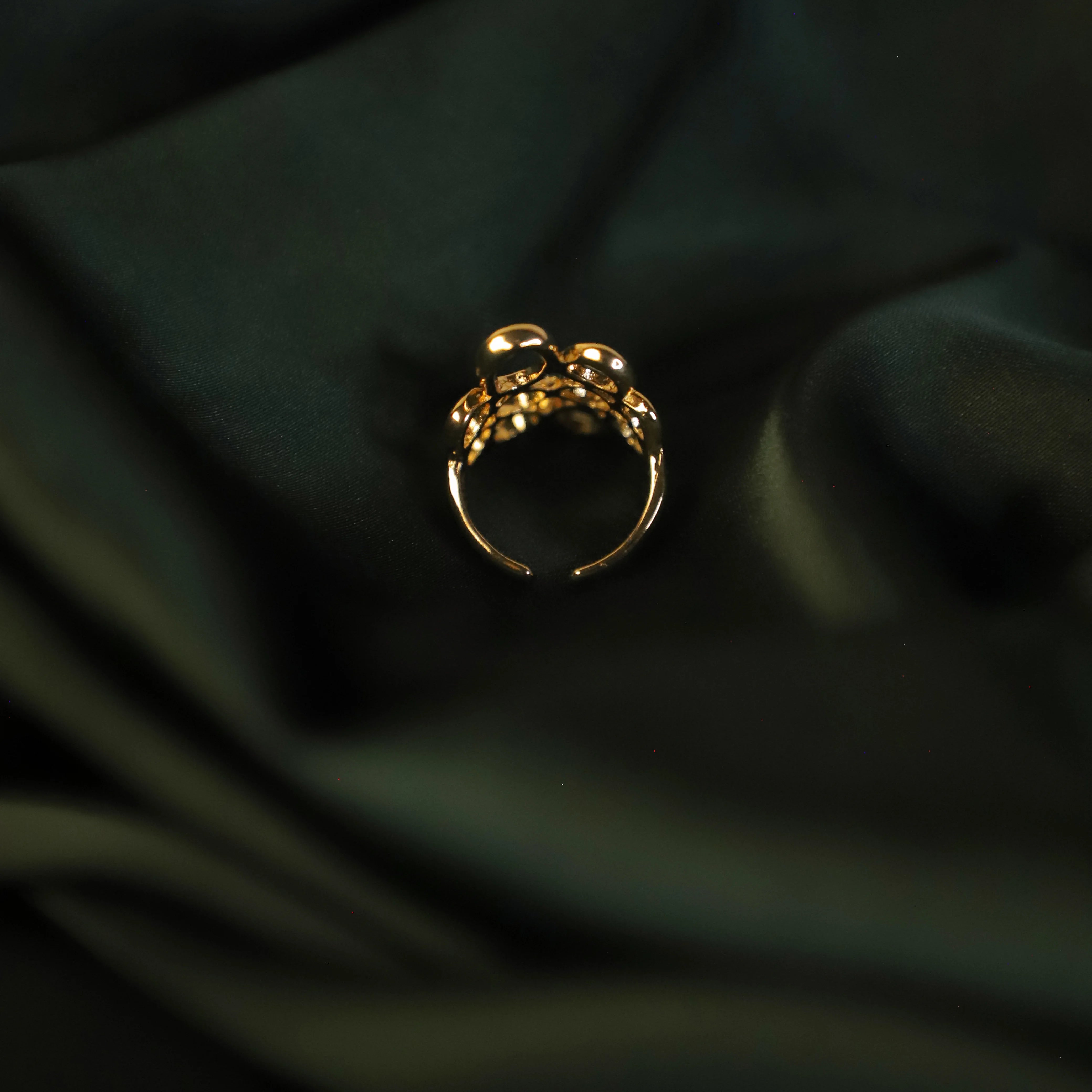 Infinity Knot Pure Metal Ring detail view