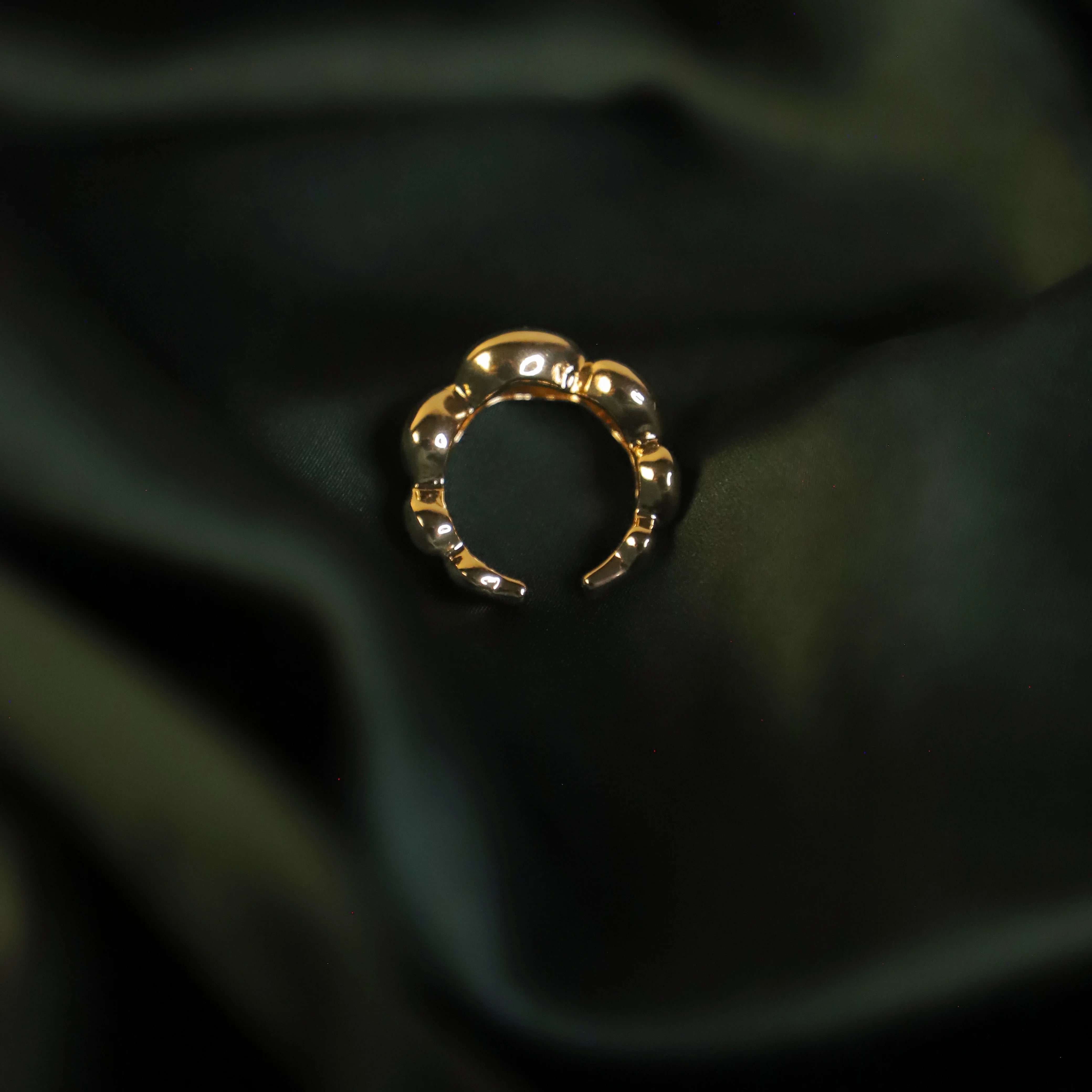 Crystal Halo Pure Metal Ring detail view