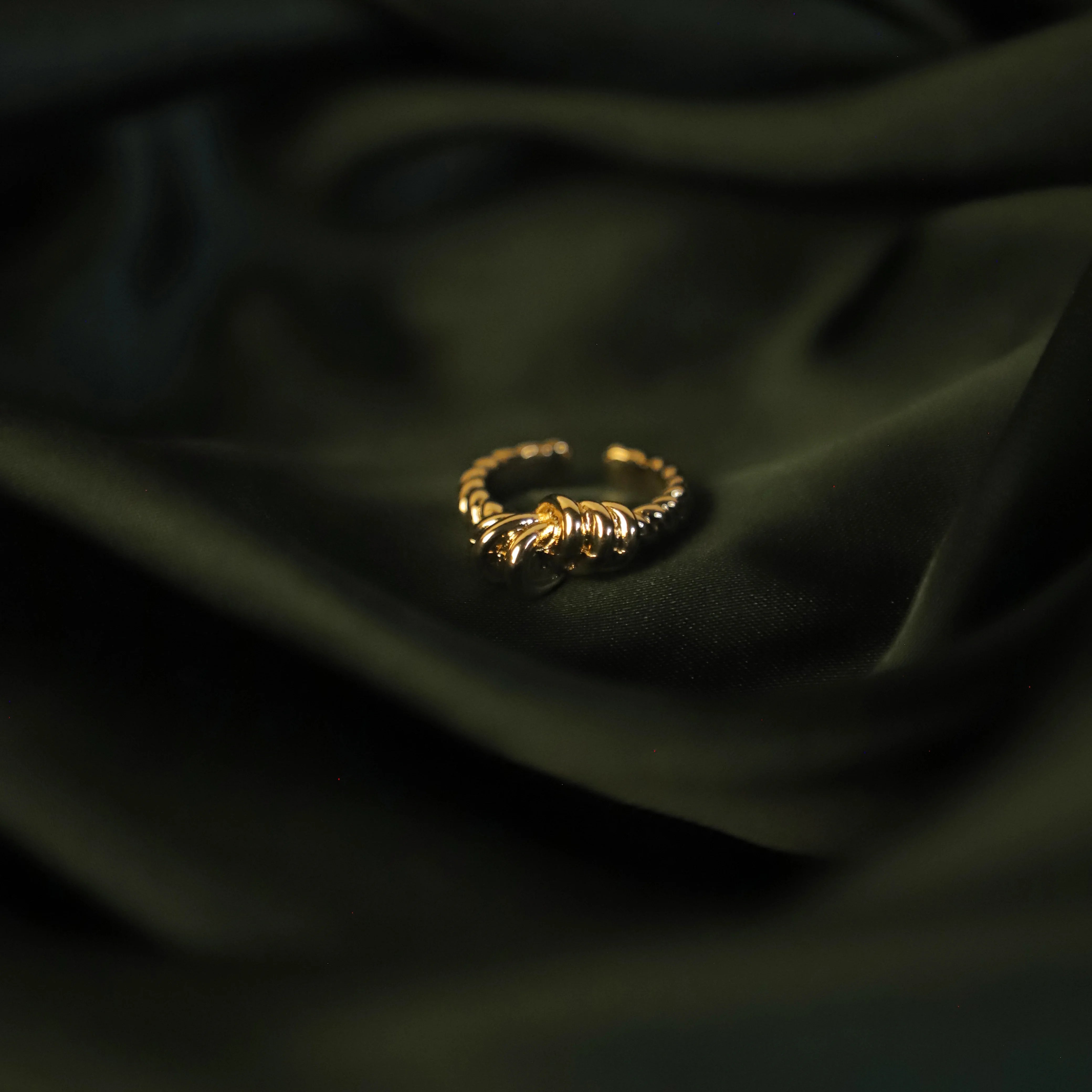 Cubic Zirconia Solitaire Pure Metal Ring