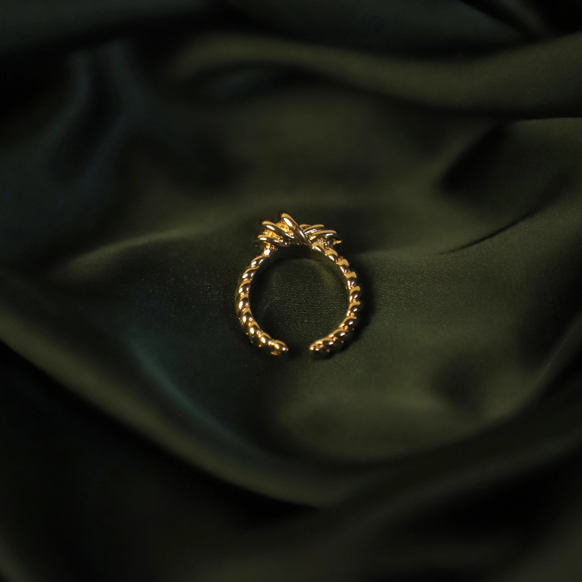Cubic Zirconia Solitaire Pure Metal Ring detail view