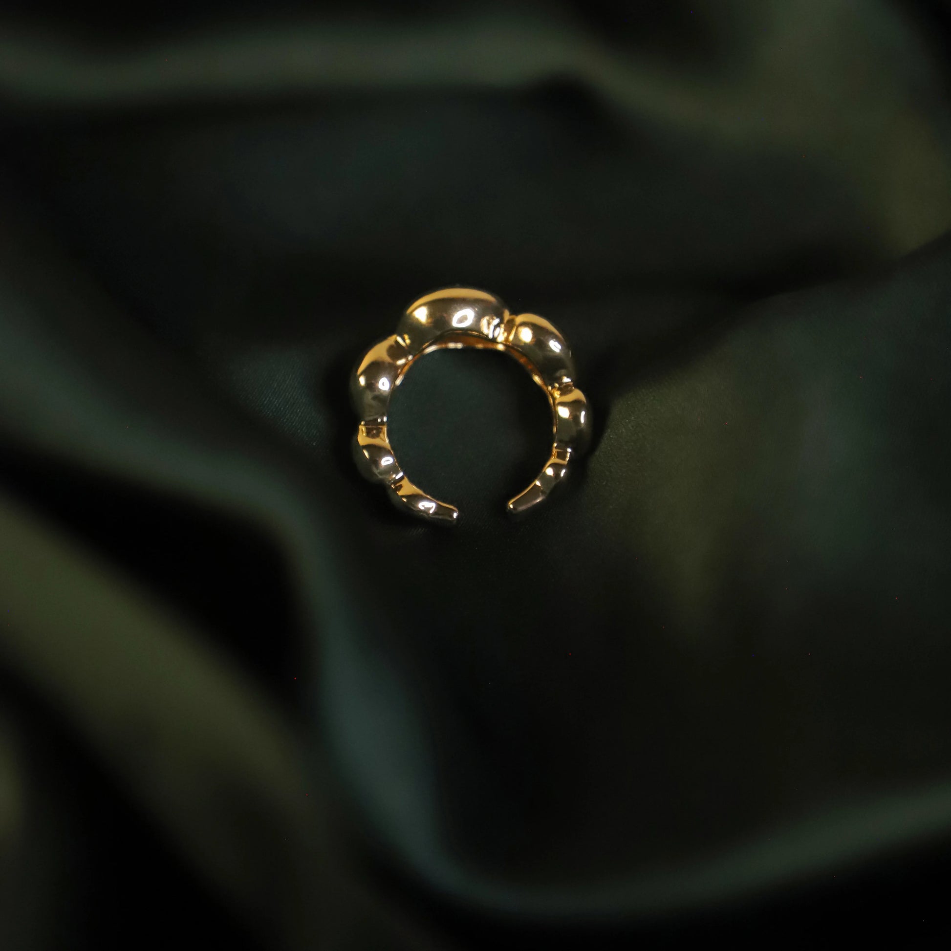 Crystal Halo Pure Metal Ring detail view