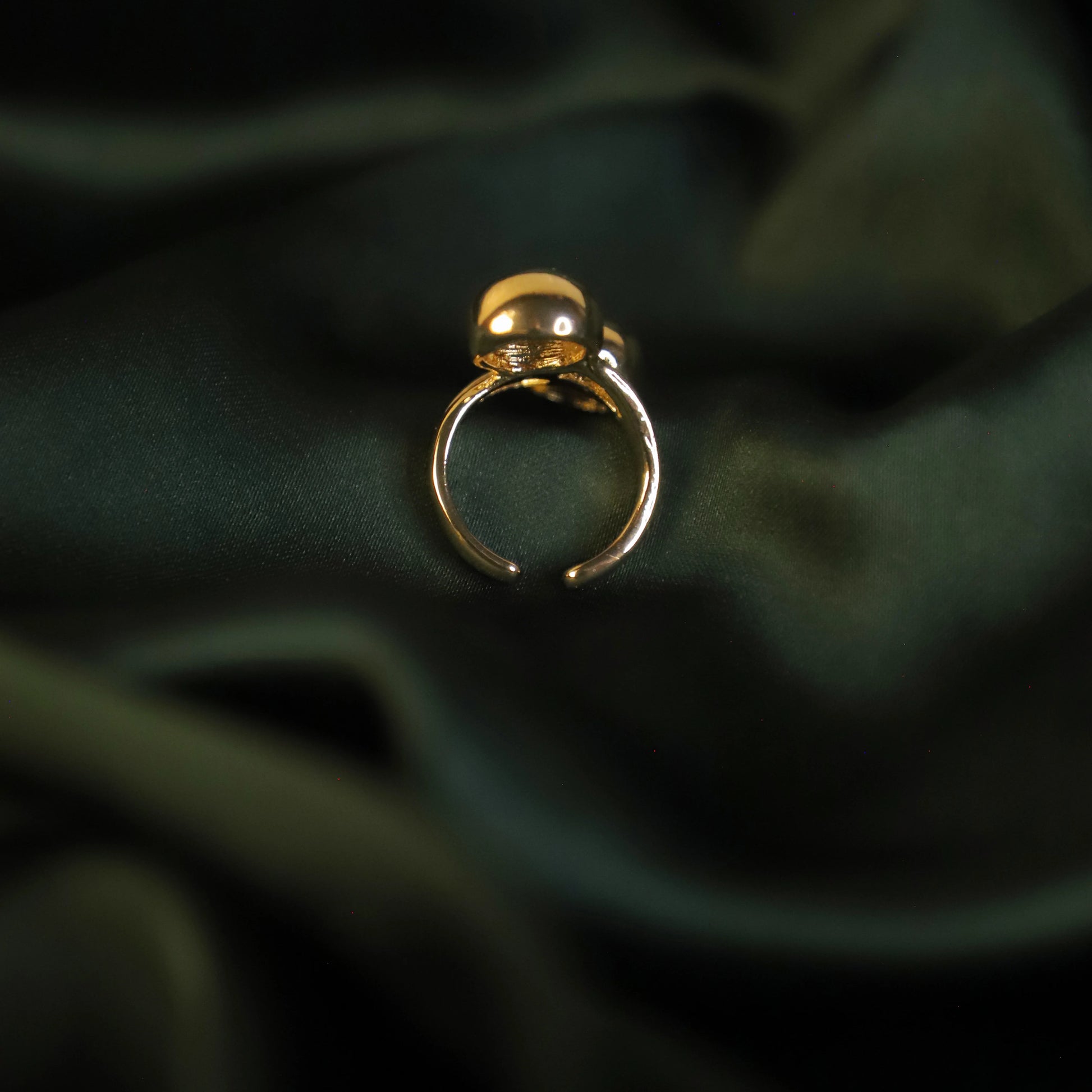 Interlocking Double Band Pure Metal Ring detail view
